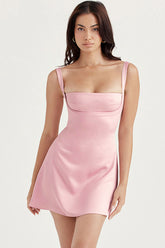 Robe courte de soirée en satin soyeux à col carré et bretelles - Rose
